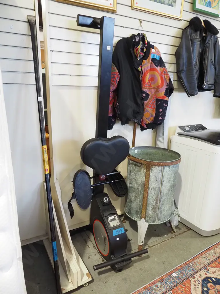 Pro Train rowing machine Image 1++