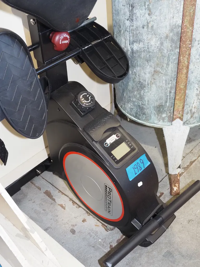 Pro Train rowing machine Image 1++