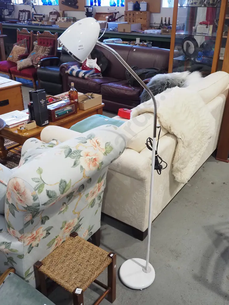 adjustable standard lamp Image 1++