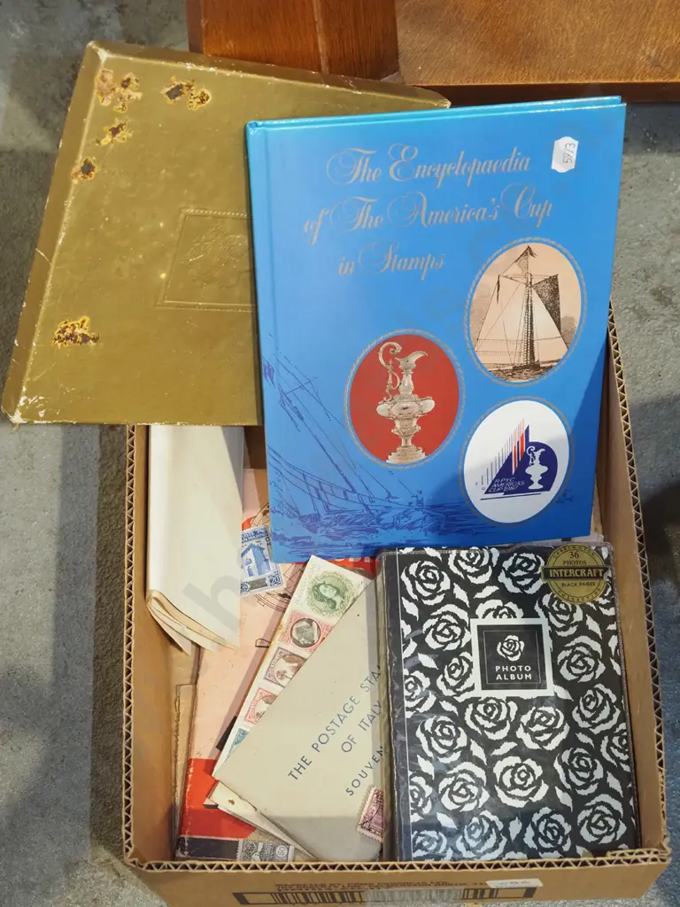 box; postcards, stamps Image 1++