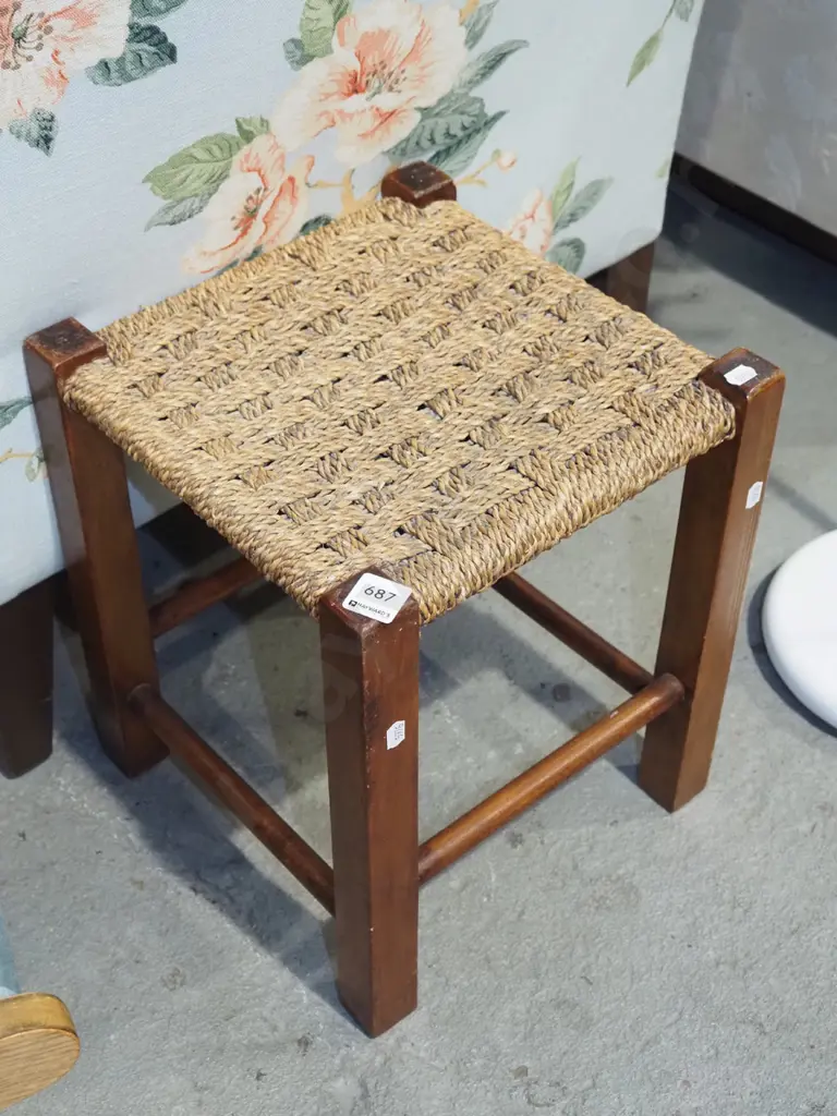 small seagrass stool H360 Image 1++