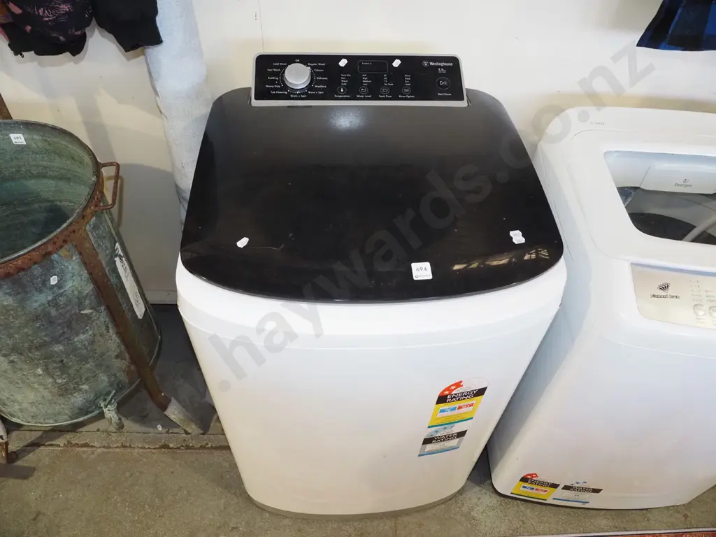 Westinghouse 5.5kg top loader washing machine - needs a clean, some rust to 1 side Image 1++