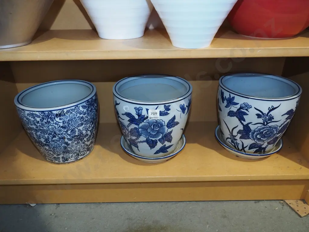 3x blue and white planters - 1 has no drip tray Image 1++