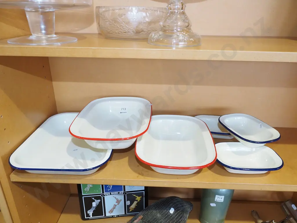 various enamel dishes Image 1++