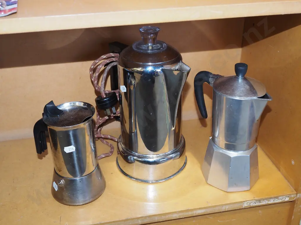 2x stove top espressos, vintage electric kettle Image 1++