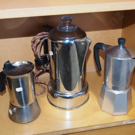 2x stove top espressos, vintage electric kettle