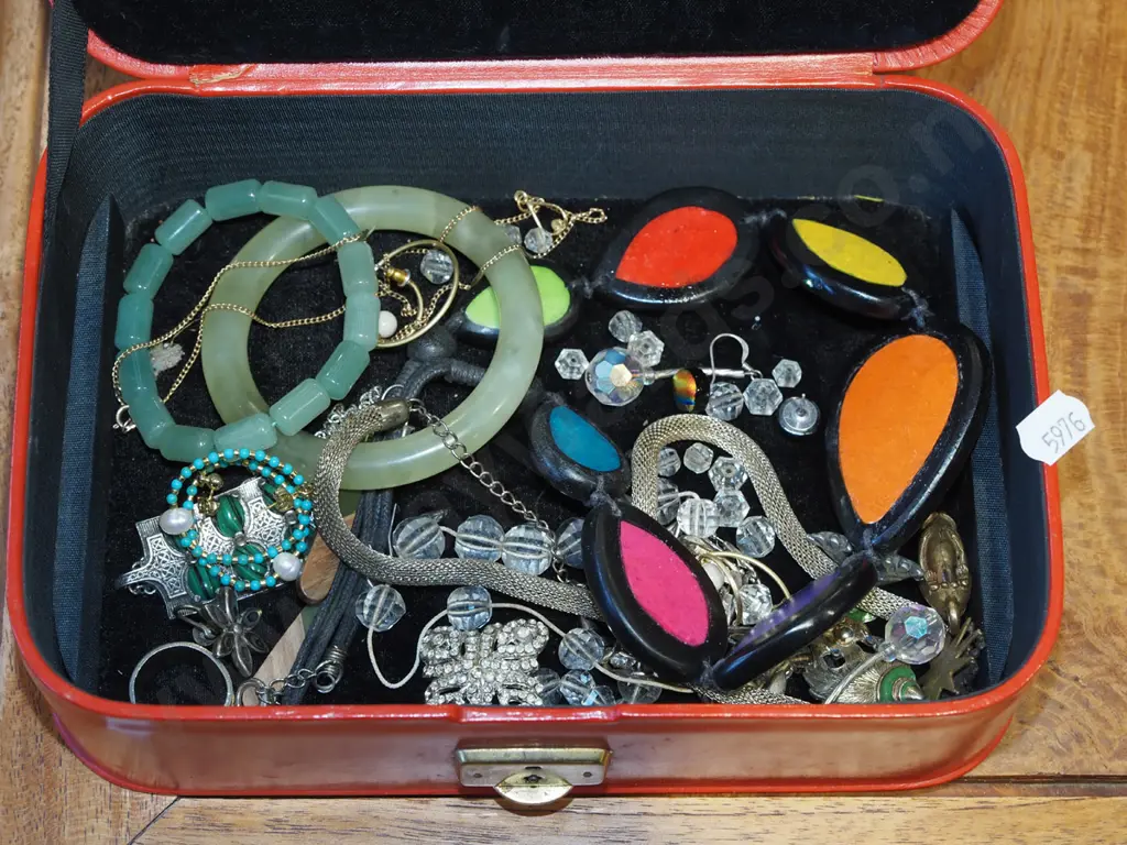 box of costume jewellery Image 1++