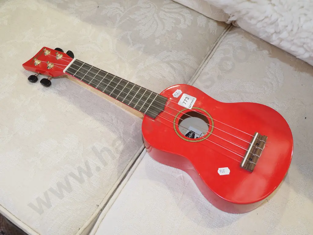 Ashton ukelele Image 1++
