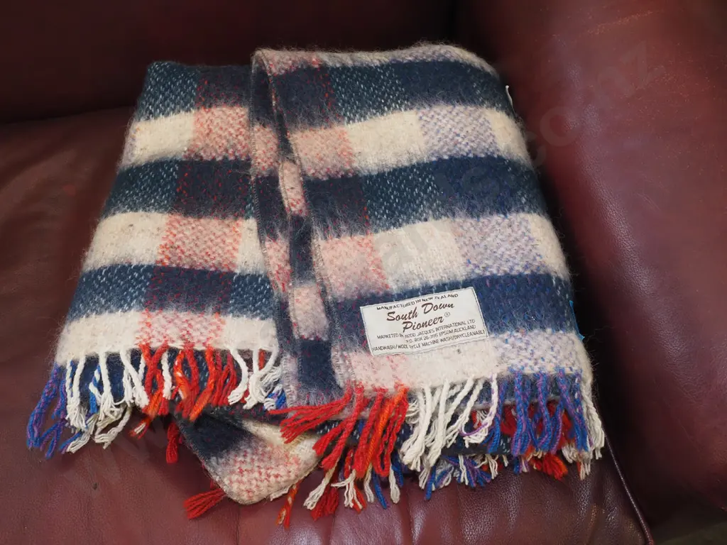 checked woollen travel rug Image 1++