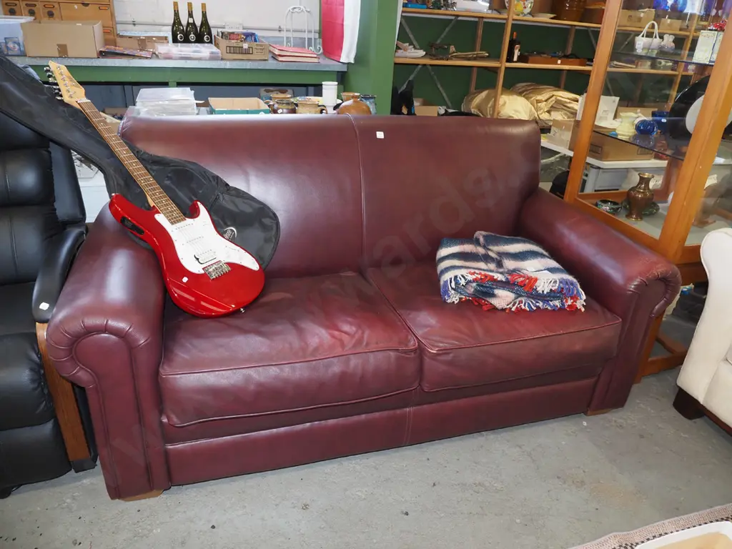 burgundy leather rolled arm 2 seater settee Image 1++