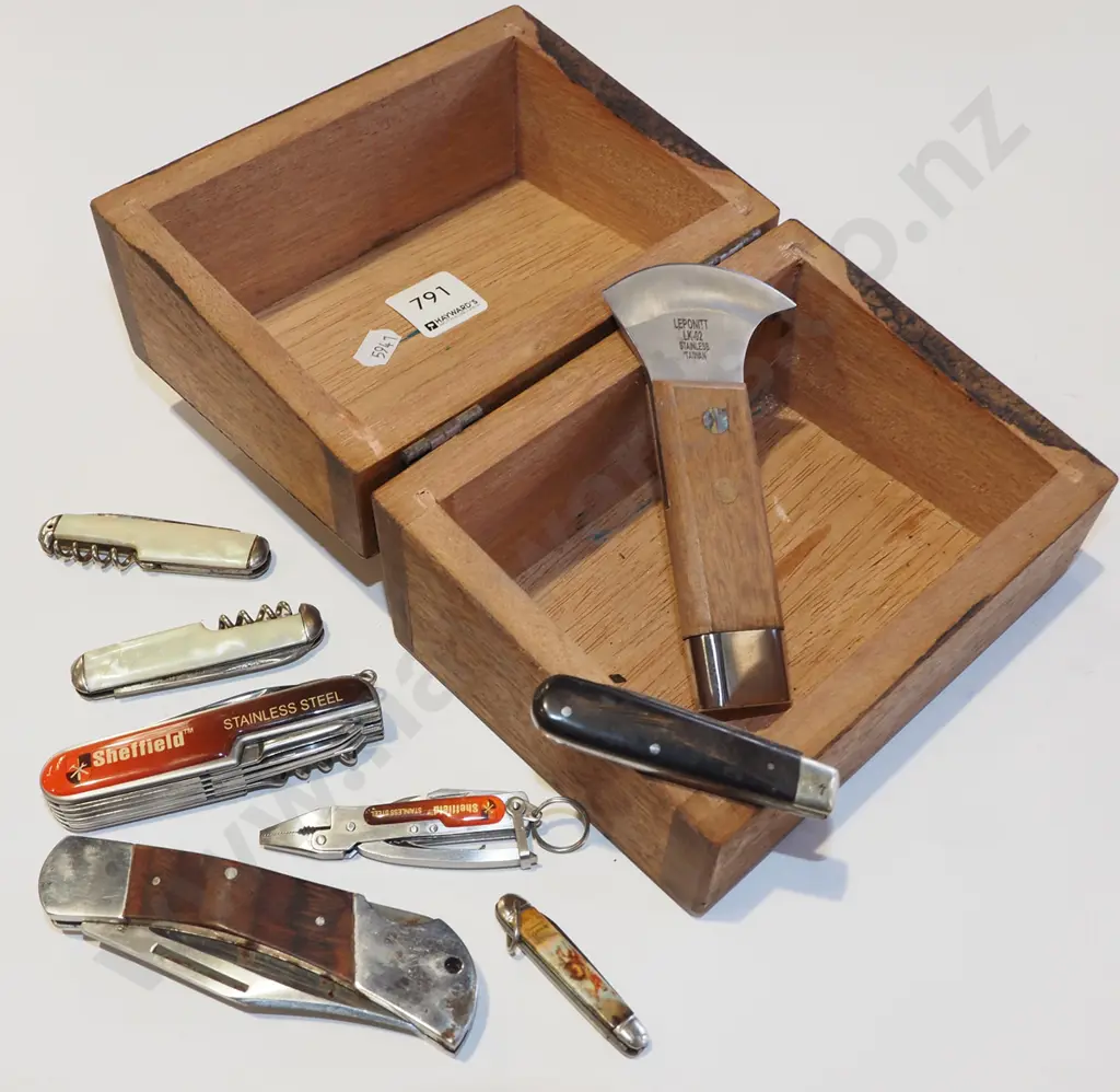 small wooden box & pocket knives Image 1++