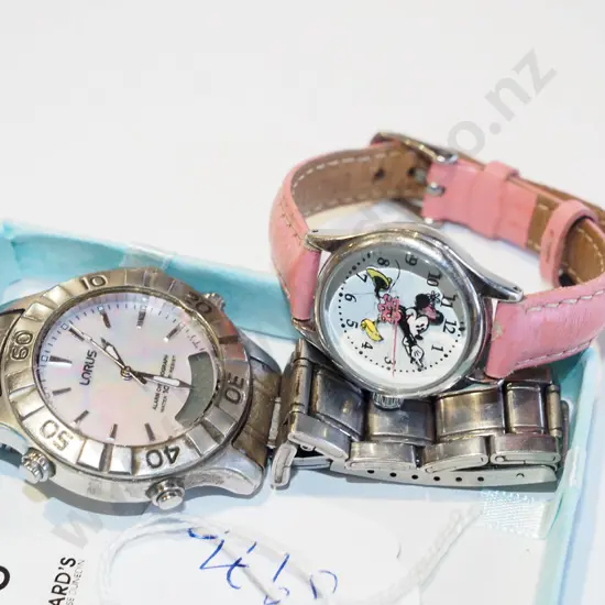 2x wristwatches