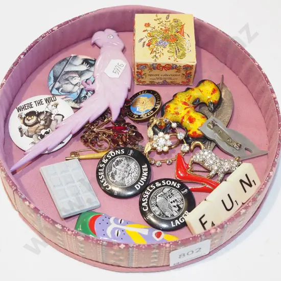 tray; badges, costume jewellery, brooches