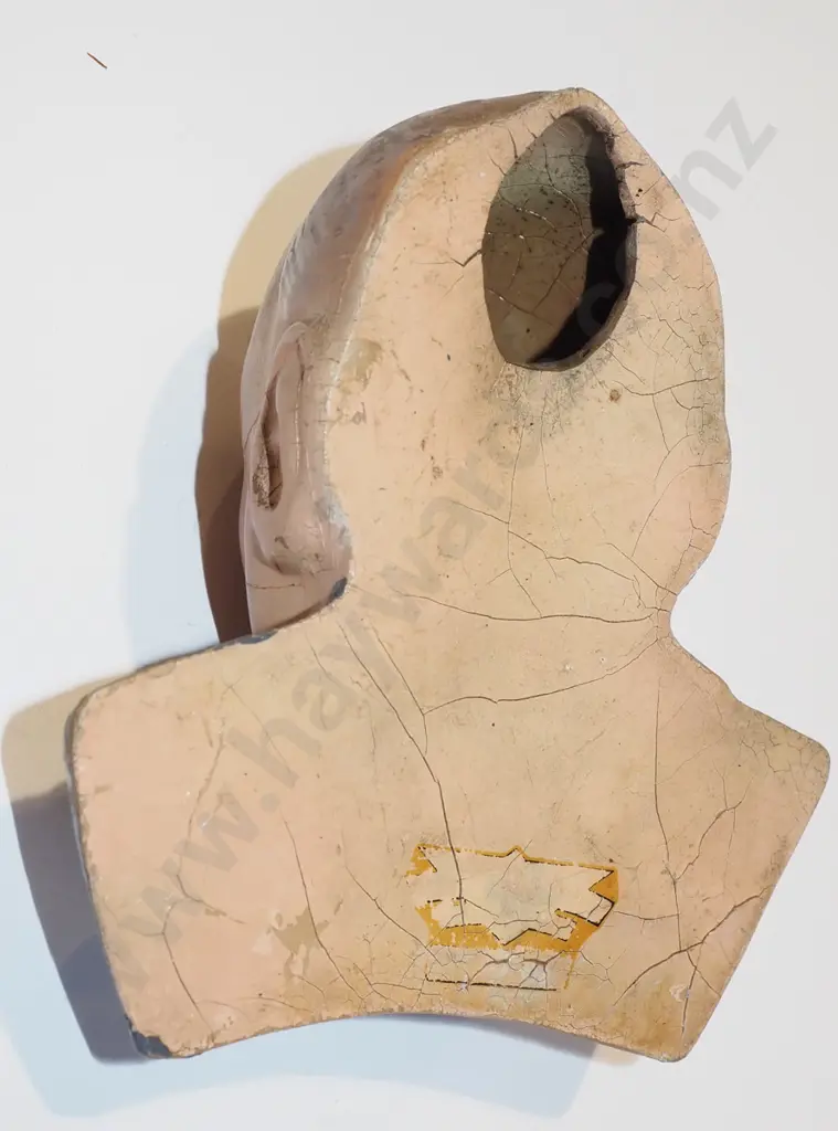 composite Winston Churchill wall hanging, (cracks & damage) Image 1++