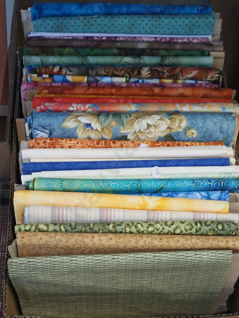 box of fabric pieces Image 1++