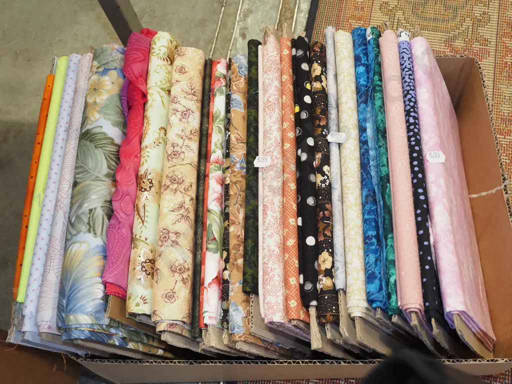 box of fabric pieces Image 1++