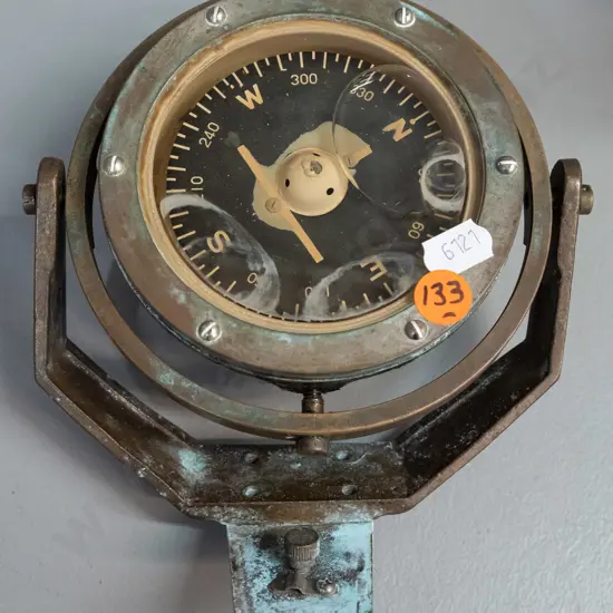vintage brass gimbal mount ship's compass with mounting bracket - missing cap in base H-75 W-150