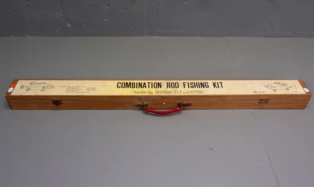 retro fishing kit in fitted pine case with hinged lid, compartments with plastic sliding cover - 3-piece rod with 3 tip Image 1++