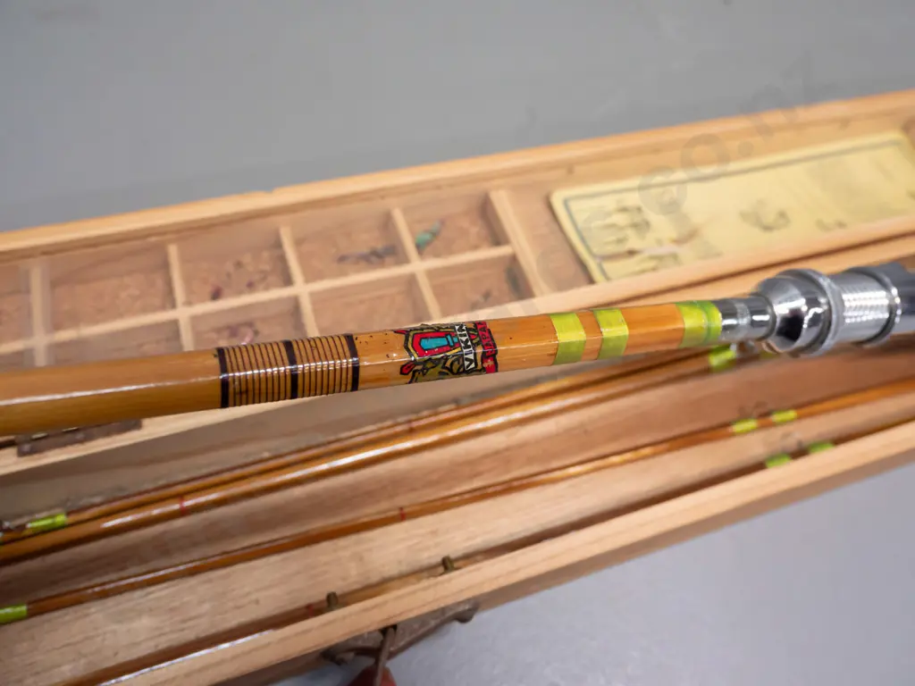 retro fishing kit in fitted pine case with hinged lid, compartments with plastic sliding cover - 3-piece rod with 3 tip Image 1++