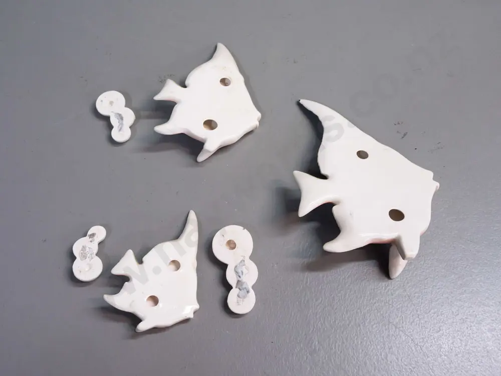 set of 3 retro wall hanging angelfish with separate white bubble pieces, no maker's marks - some label or other residue Image 1++
