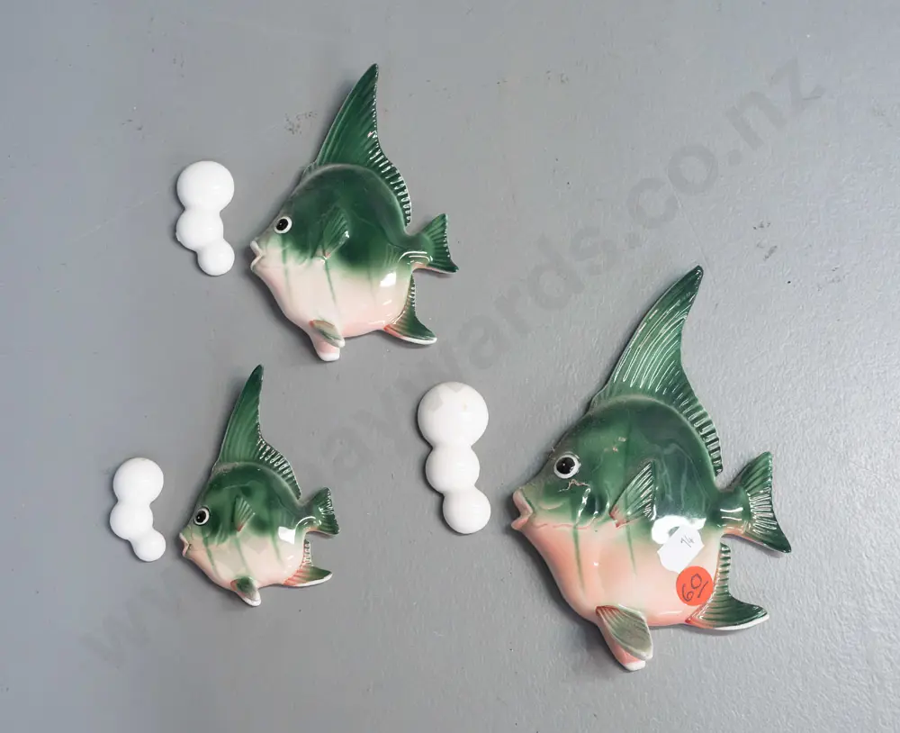 set of 3 retro wall hanging angelfish with separate white bubble pieces, no maker's marks - some label or other residue Image 1++