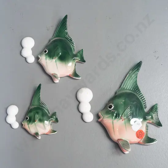 set of 3 retro wall hanging angelfish with separate white bubble pieces, no maker's marks - some label or other residue