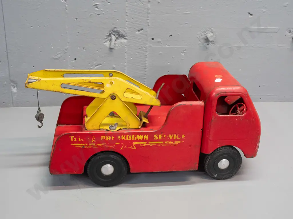 vintage Triang tin toy breakdown truck with moving towing arm and pulley - marked Triang Breakdown Service - overall age Image 1++