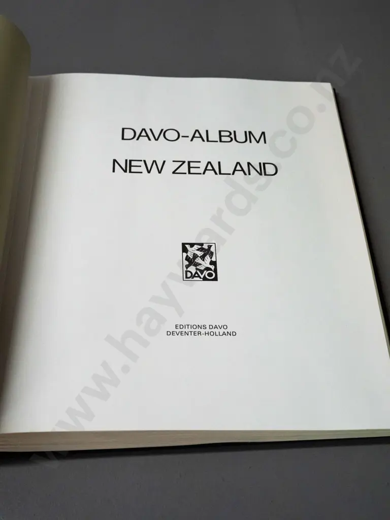 very tidy New Zealand stamp album - earliest are 1862, thru to 1960s Image 1++