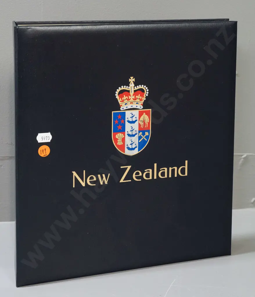 very tidy New Zealand stamp album - earliest are 1862, thru to 1960s Image 1++
