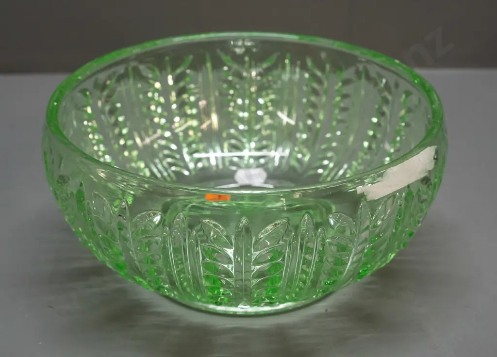 moulded uranium glass bowl H-90 D-190 Image 1++