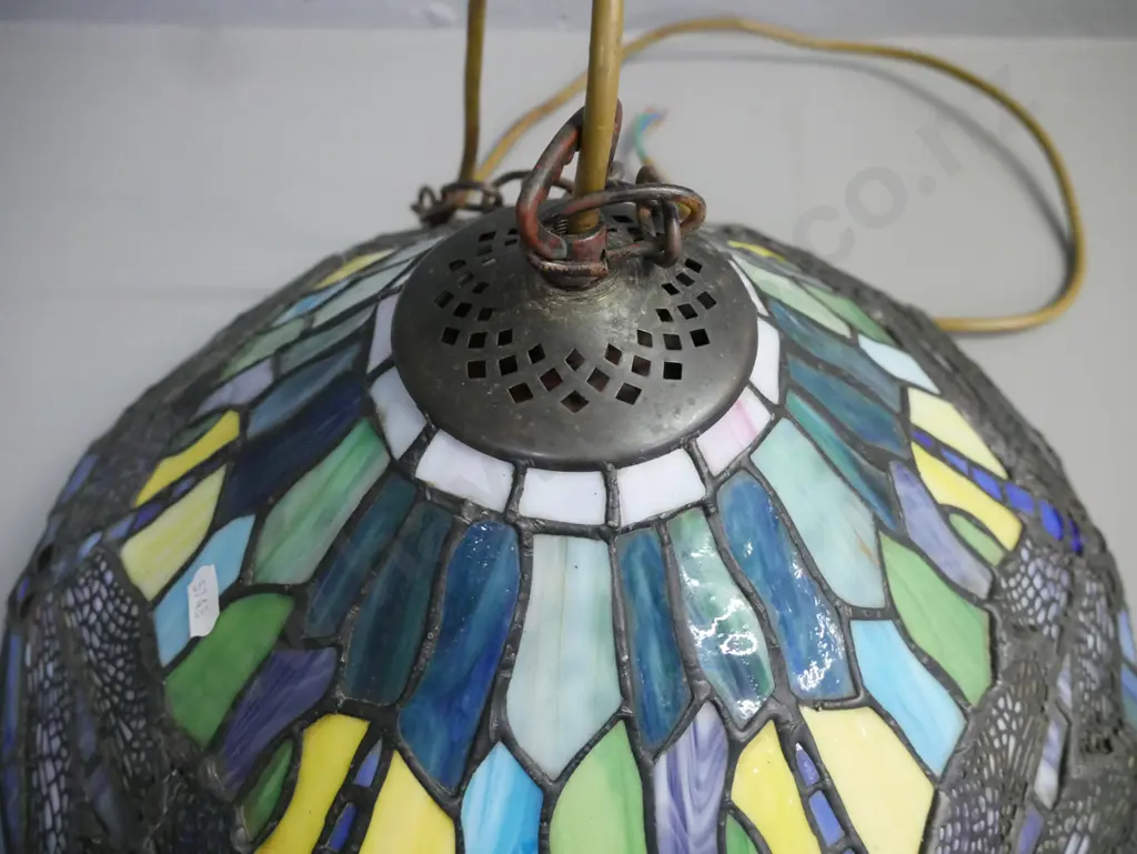 Tiffany style hanging leadlight lamp shade w/ dragonfly decoration H-200 D-360 Image 1++