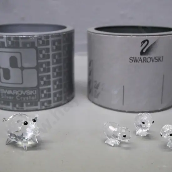Swarovski 4x miniatures: 1x pig & 3x baby chicks w/ original packaging. Pig H-20