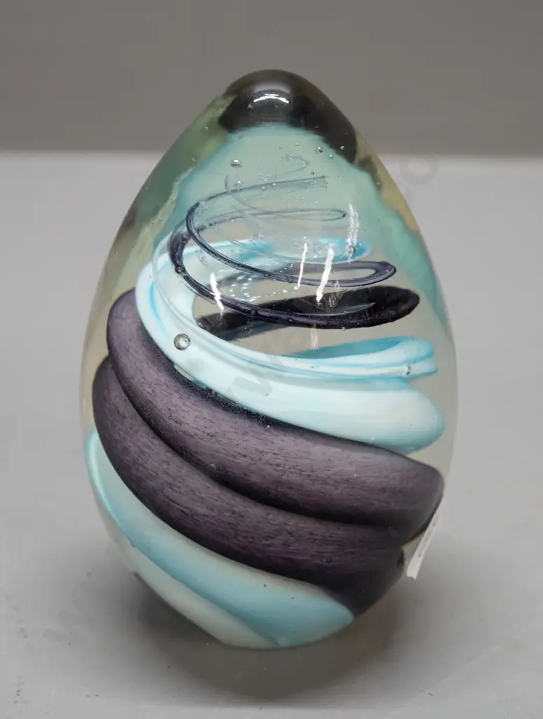 3 pieces of art glass - 2 bird figures and an egg shaped paperweight with purple and blue swirls H-120 Image 1++