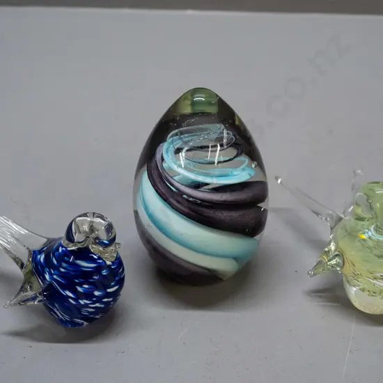 3 pieces of art glass - 2 bird figures and an egg shaped paperweight with purple and blue swirls H-120