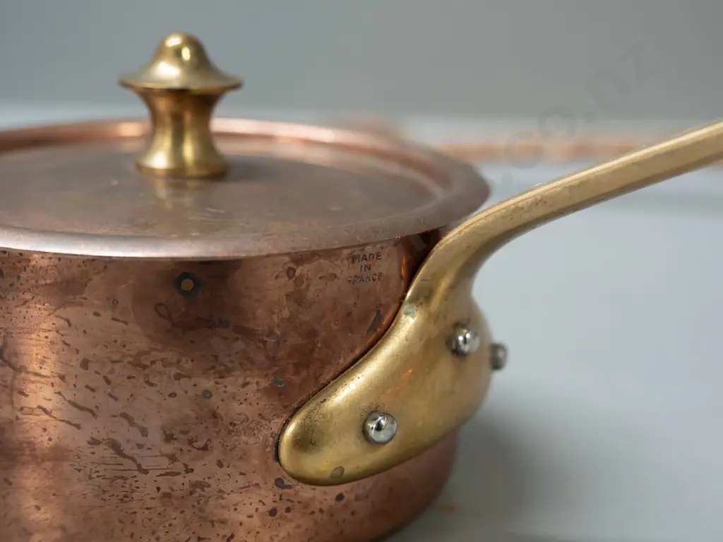 3 copper items - ladle with twisted and beaten stem, small copper fry pan with wooden handle and brass fitting, copper Image 1++
