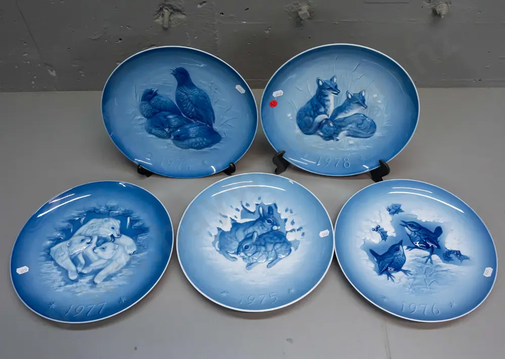 5 Hutschenreuther 1970s animal theme display plates with wall hangers - 1974 thru 1978 - diameter 260 Image 1++
