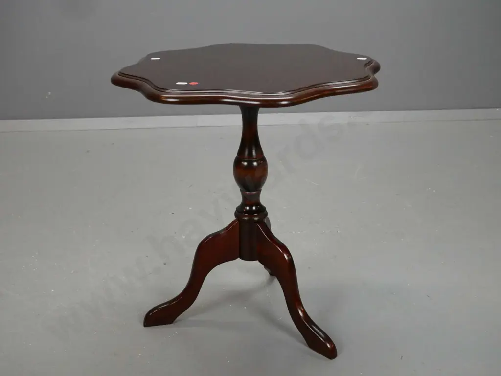 mahogany veneer scalloped-edge wine table on 3 sweeping legs H-530 D-500 Image 1++