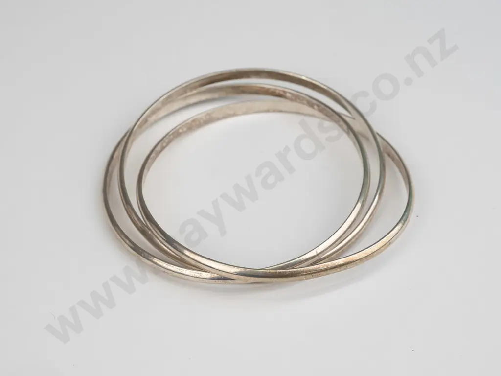 silver intertwined bangle Image 1++