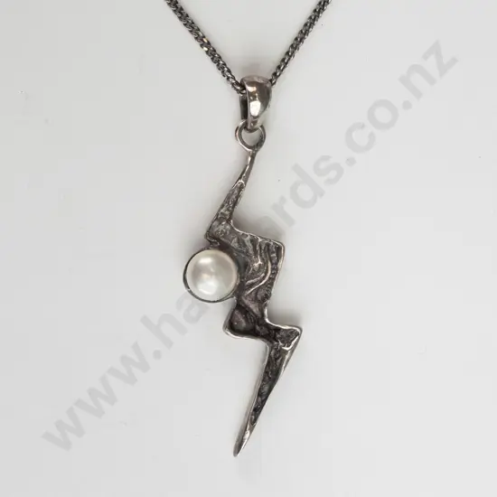 silver necklace with pearl stamped 925
