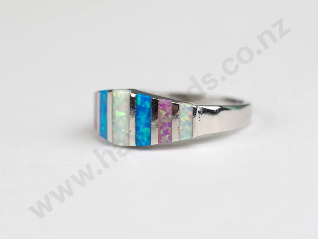 sterling silver opal ring 3gms size P Image 1++
