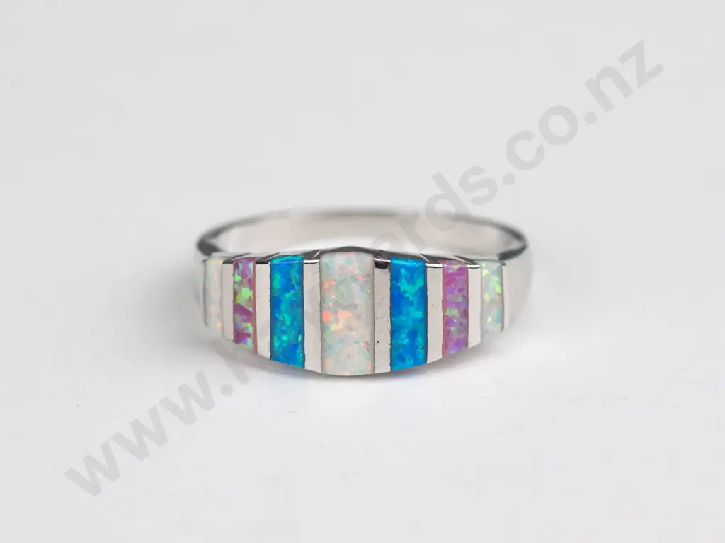 sterling silver opal ring 3gms size P Image 1++