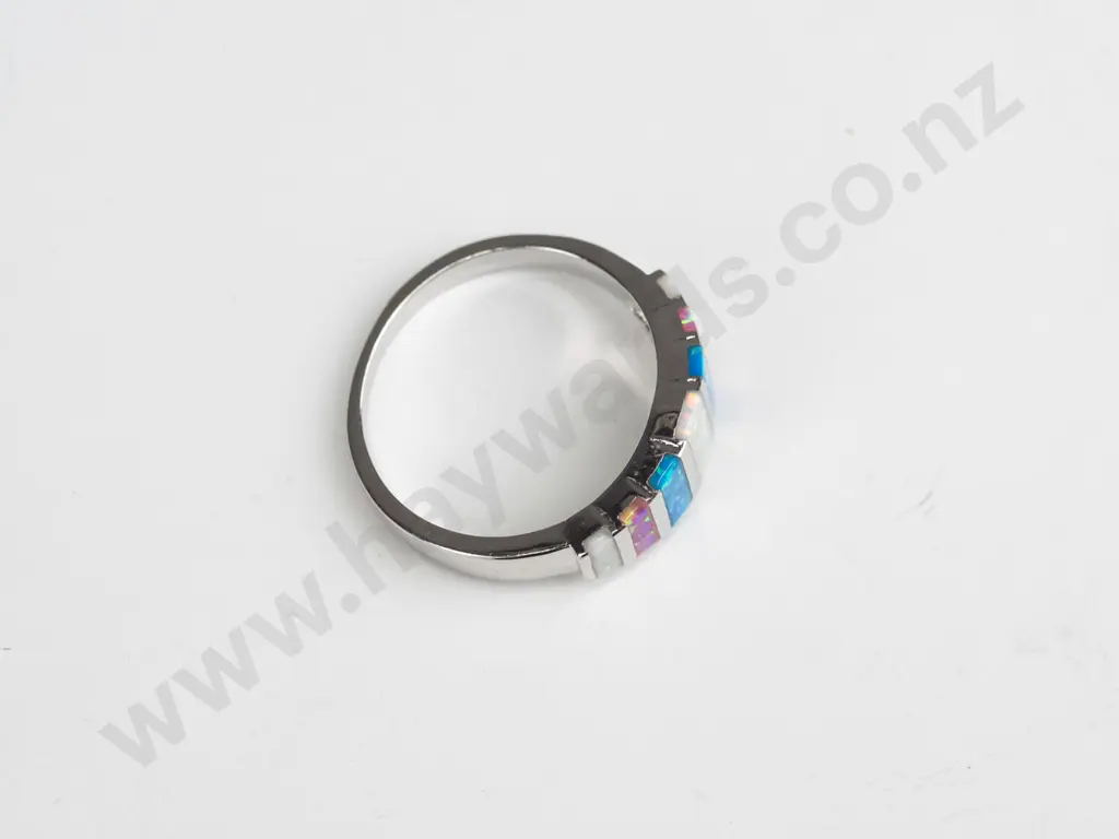 sterling silver opal ring 3gms size P Image 1++