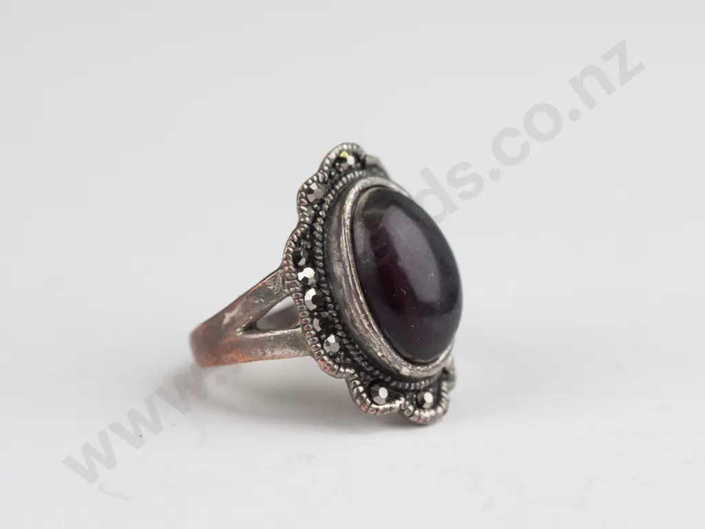 dress ring with black stone size O Image 1++