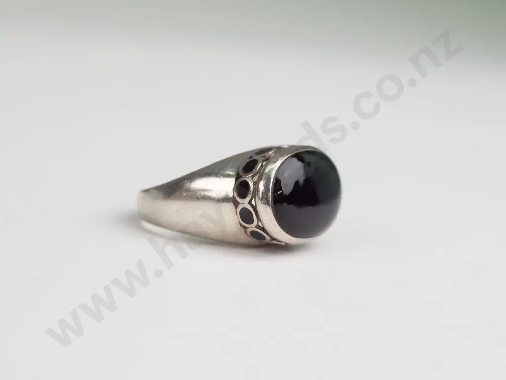 sterling silver onyx ring 7gms size Q Image 1++