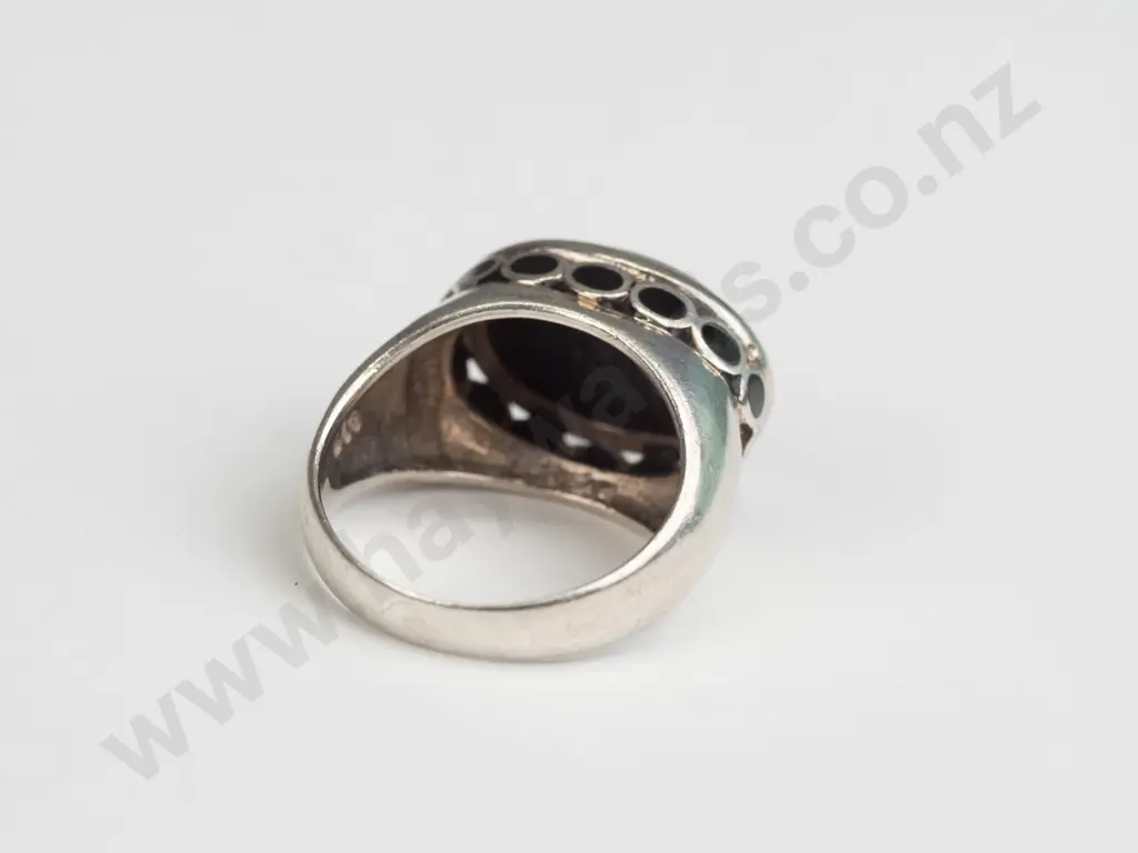 sterling silver onyx ring 7gms size Q Image 1++