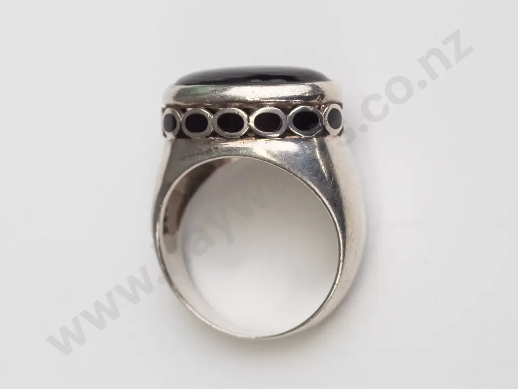 sterling silver onyx ring 7gms size Q Image 1++
