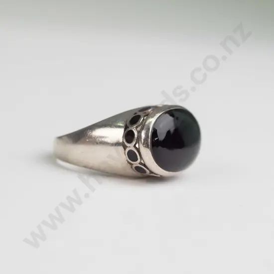 sterling silver onyx ring 7gms size Q