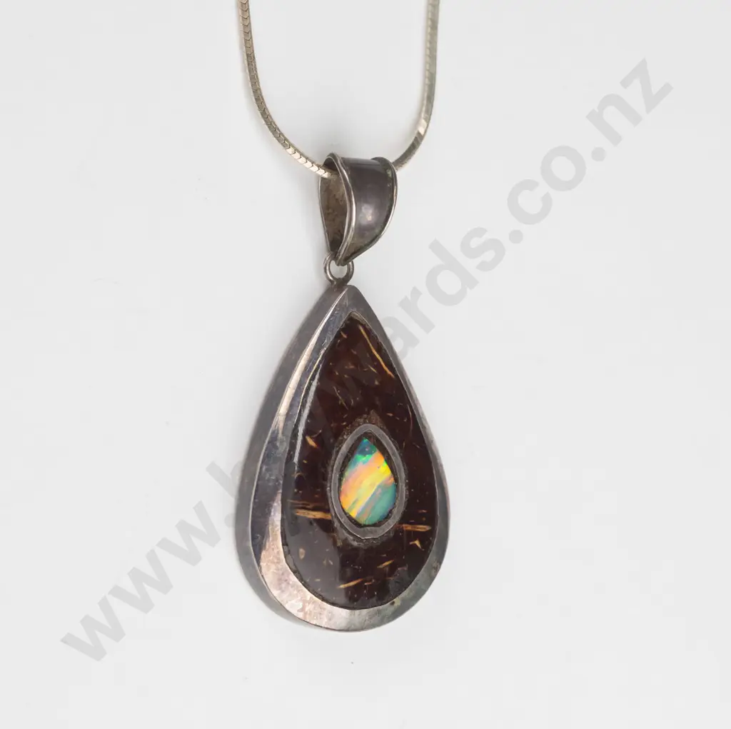 sterling silve opal necklace 7gms Image 1++