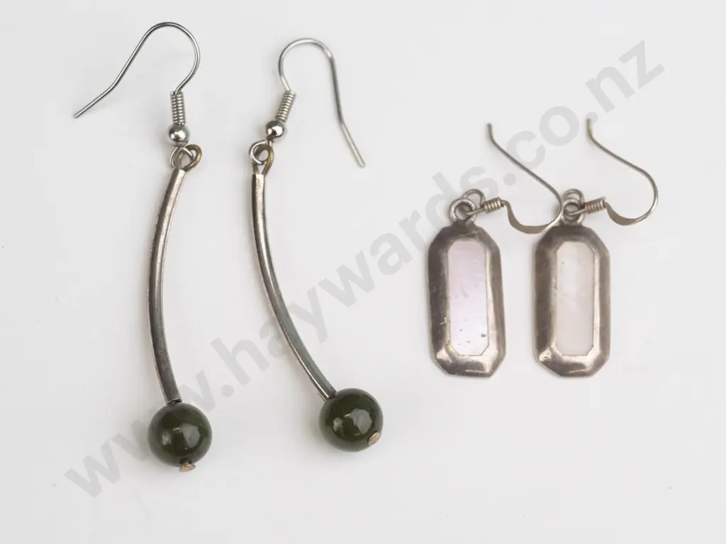 2 pairs of earrings Image 1++