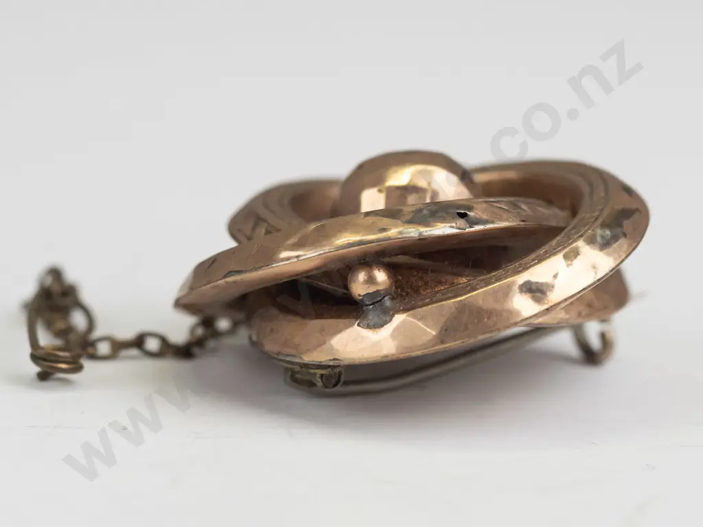knot brooch - no stamp Image 1++
